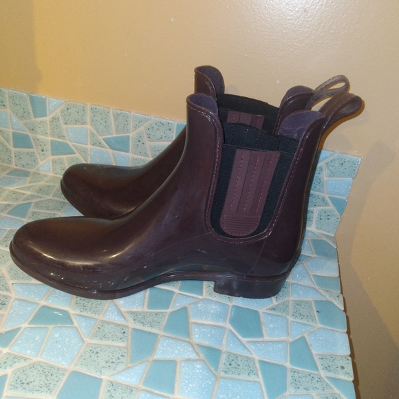 London Fog Shoes - London Fog Purple Rubber Rain Boots NWOT  Size 7